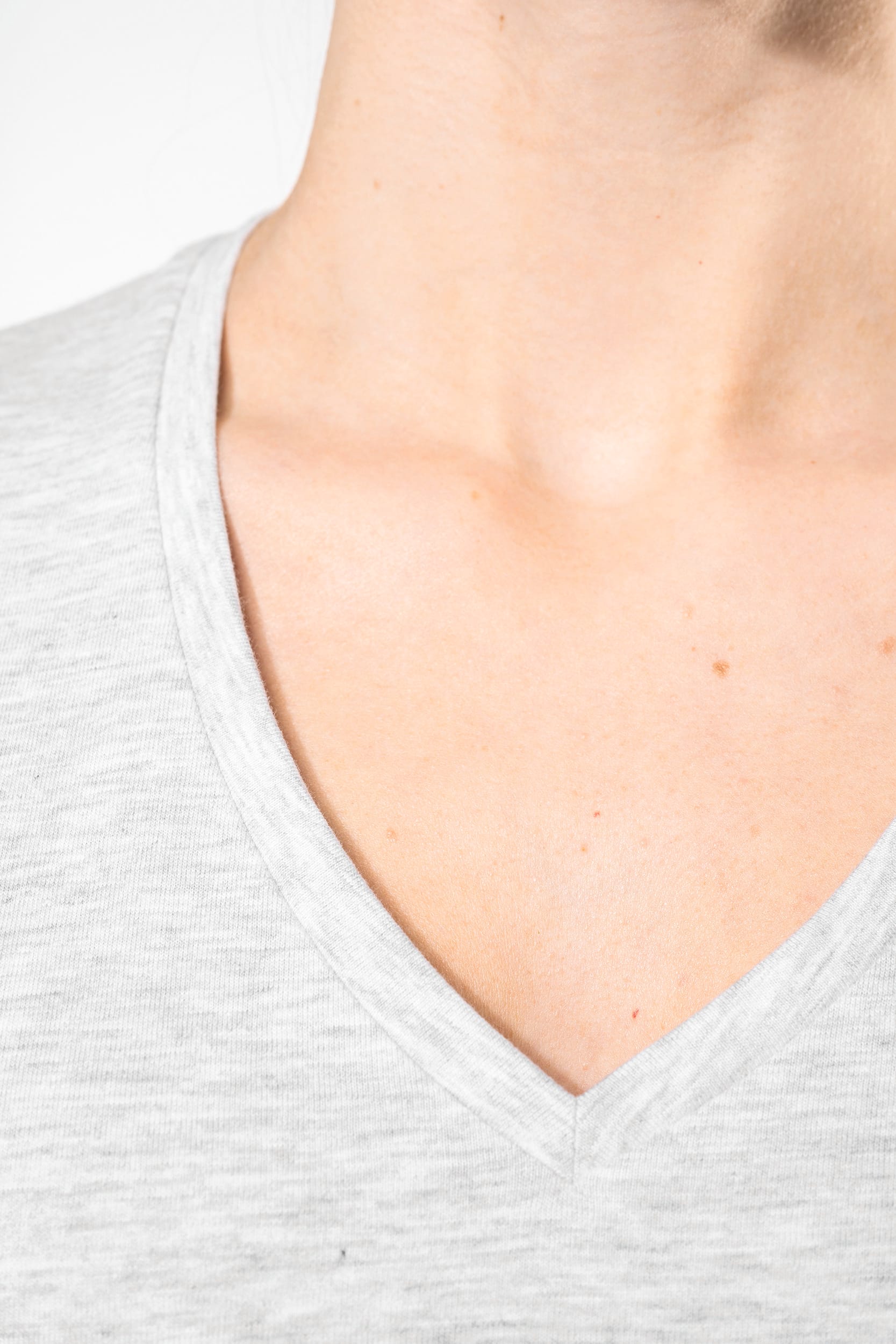 T-shirt col V manches courtes femme – Image 4